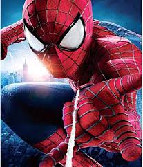 Spiderman lance sa toile pour se balancer entre les immeubles